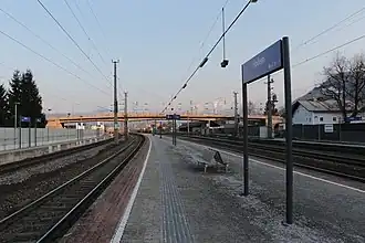 Mittelbahnsteig des Bahnhofs
