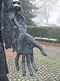 Detail der linken Hand