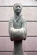 Keramik mit muffähnlichen Manschetten(?) der chinesischen Han-Dynastie, 202 vor bis 220 n. Chr.