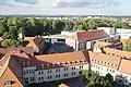 Blick vom Turm der alten Johanneskirche auf den Schlossplatz 2017, v.&nbsp;l.&nbsp;n.&nbsp;r.: Wasserturm, Kanzleibau, CPH, Marstall/Stadthalle, Karl-Rehbein-Schule