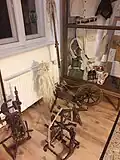 Themenbereich Alte Berufe, Seilerei, Spinnen und Weben, Textilien