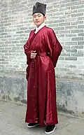 Mann in Hanfu (Daopao, daoistische Robe), 2009