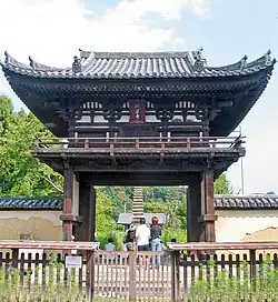 Turm-Tor (rō-mon) des Hannya-Tempels (Hannya-ji), Nara[Anm 4]