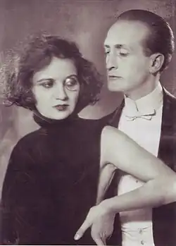 Hans Albers mit der Tänzerin Jenny Steiner auf einem Foto von 1924