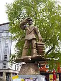 Albers-Statue Vorderansicht