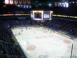 Die Veikkaus Arena mit Eisfläche
