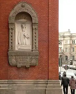 Darstellung am von ihm entworfenen Künstlerhaus Hannover