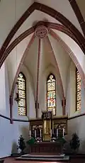 Hochaltar und Deckengewölbe im Chor