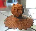 Menschlicher Kopf, Teil einer Urne aus der Banshan-Phase der Yangshao-Kultur. Ostasiatisches Museum (Östasiatiska Museet), Stockholm.[5]
