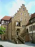 Das Staffelgiebelhaus wurde für die Volkshochschule und städtische Jugendmusikpflege wiederaufgebaut