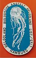 Logo der BAH auf dem Schornstein des Forschungsschiffs Heincke
