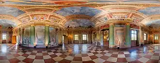 360°-Panorama des Festsaals von Schloss Hellbrunn, die Decke ist völlig verzerrt.