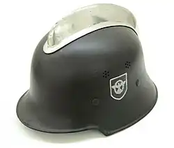 Helm der Feuerschutzpolizei Wien, mit Kamm