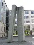 Zwei monolitische Granitpfeiler (1991/92)