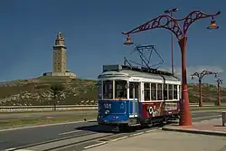 Triebwagen 101 vor der Torre de Hércules, 2008