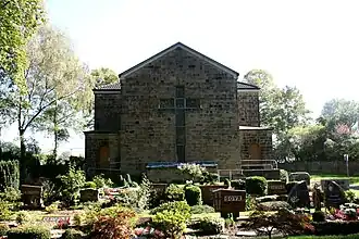 Cranger Kirche mit Friedhof