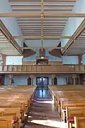Kircheninneres mit Blick zur Orgel