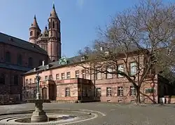 Heyls-Schlößchen am Schloßplatz in Worms
