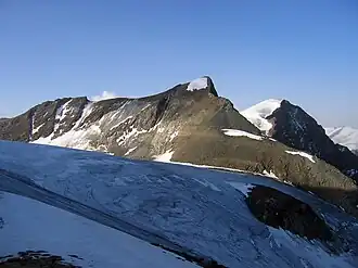 Vorderer und Hinterer Bratschenkopf (rechts mit Gipfelkreuz). Vom Kaindlgrat