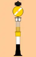 orangefarbige (früher grüne) Scheibe mit weissem Schrägstrich