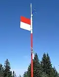 Sendemast mit Fahne