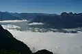 14:25h, die Tageswärme brennt einige Lücken in die Nebeldecke.