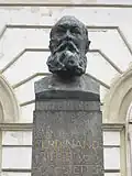 Büste Hochstetters vor der Technischen Universität Wien