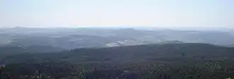 Blick von der Hohen Acht in Südwest-Richtung zur Nürburg