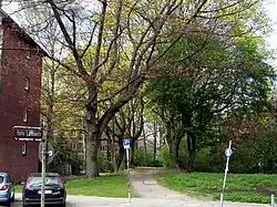Als Fußweg erhaltene Landwehr im Hamburger Stadtteil Hamm