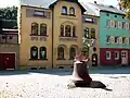 Altmarkt mit Glocke der Großgrimmaer Kirche
