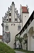 Fialen am Giebel des Nordflügels