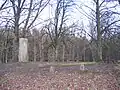 Kriegerdenkmal auf der Hügelkuppe