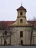 Kirchenplatz mit Mittelrisalit und Turmaufbau