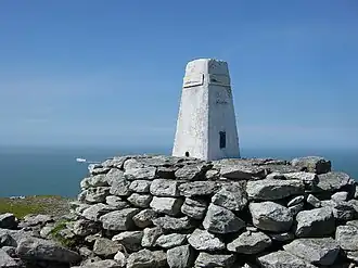 Trigonometrischer Punkt auf dem Gipfel von Holyhead Mountain