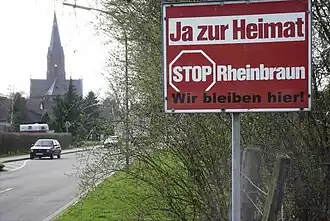 Protest gegen die geplante Devastierung von Holzweiler durch den Tagebau Garzweiler
