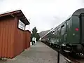 Wartehalle des Hp Walthersdorf mit Sonderzug im Eisenbahnmuseum Schwarzenberg (2016)