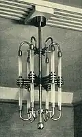 Beleuchtungskörper in der Durchgangshalle.