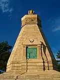 16 m hohes Denkmal für in den Jahren 1809/1810 gefallene französische Soldaten