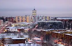 Blick auf Akalla im Vordergrund, Husby und den Kista Science Tower im Hintergrund