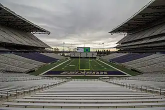 Blick in das Husky Stadium (März 2016)
