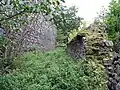 Wallgraben zwischen zwei Burgmauern