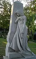 Trauernde am Grabmal Heinrich von Stephans