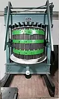Hydraulische Kelter Knod mit Klappmechanismus