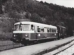 MAN-Schienenbus der Ho­hen­zol­le­ri­schen Lan­des­bahn im Ein­satz als ge­misch­ter Zug, 1985