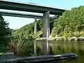 Blick von Südosten, im Vordergrund die Autobahnbrücke (2006)