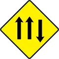 W-082 Drei Fahrspuren (zwei in Fahrtrichtung, eine entgegen der Fahrtrichtung)