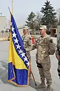 Angehörige des ISAF-Kontingentes beim Appell mit ihrer Nationalflagge 2015
