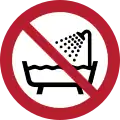 P026: Verbot, dieses Gerät in der Badewanne, Dusche oder über mit Wasser gefülltem Becken zu benutzen