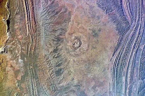 Gosses-Bluff-Krater von der ISS gesehen (Norden links)