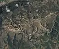Ein Weltraumbild der Felsen und Schluchten